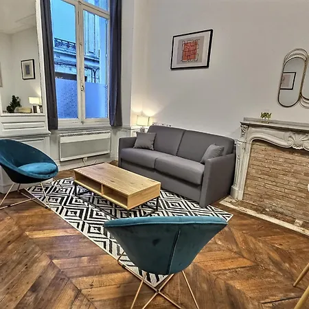 Superbe, T2 Spacieux 50m², Hypercentre, Neuf, Rdc Laon